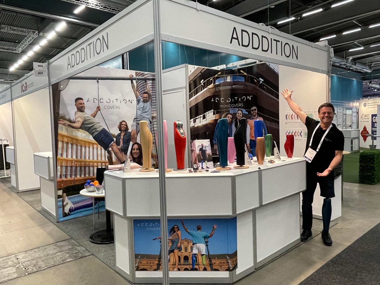 Manuel Boza, fundador de ADDDITION, en el stand de ADDDITION
